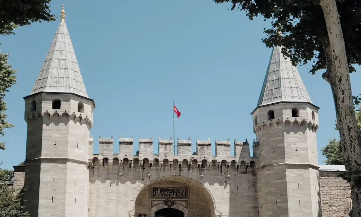 Topkapi Palace: The Center of Power and Culture of the Ottoman Empire
