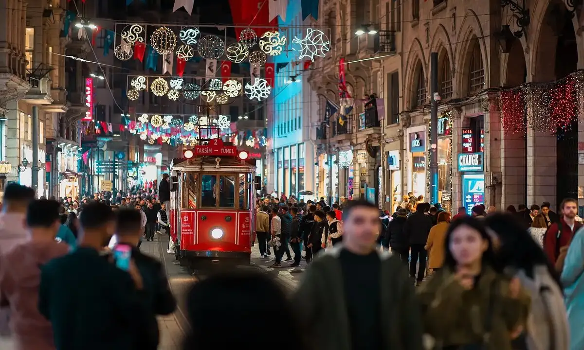 Exploring Istanbul Nightlife: A Journey Through the City’s Vibrant After-Dark Scene